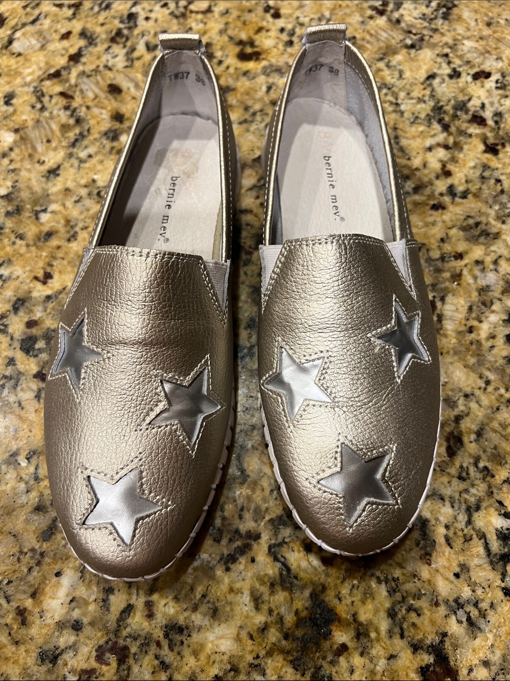 bernie mev. Metallic Star Slip-Ons in Champagne